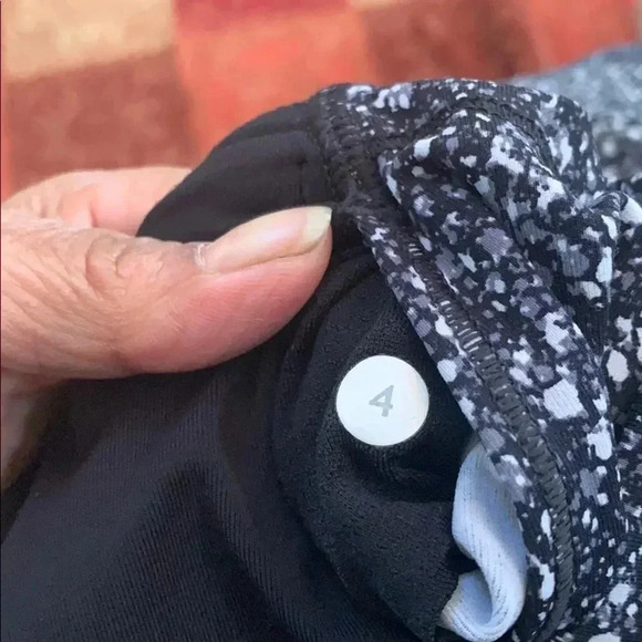 Lululemon outrun 17” crop - Picture 13 of 13